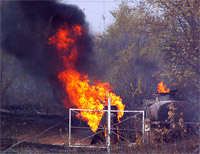 Возгорание произошло во время заправки бензовоза, видимо, по неосторожности: пентано­гексановая фракция, которую и пытались похитить, ­ легковоспламеняющаяся